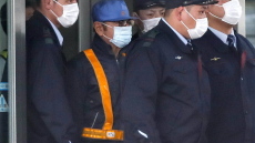 Ιαπωνία: Γιατί ντύθηκε... «εργάτης» για να βγει από την φυλακή ο πρώην επικεφαλής της Nissan; 