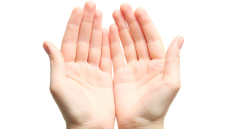 Γιατί ζαρώνουν τα δάκτυλα όταν μένουν πολλή ώρα στο νερό