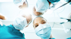 Ξύπνησε πάνω στο χειρουργικό τραπέζι ενώ της άνοιγαν την κοιλιά