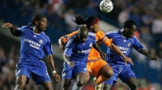 Μακελελέ σε Ροναλντίνιο: «Αν με ξαναντριπλάρεις θα σε στείλω στο νοσοκομείο»