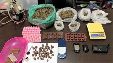 Γλυφάδα: Έπλαθε σοκολατάκια με... χασισέλαιο και τα πωλούσε!