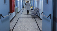 Σε κρίση διαρκείας το ΕΣΥ: Τεράστιες λίστες αναμονής, υποστελεχωμένες δομές, άφαντες αποζημιώσεις και... αγένεια