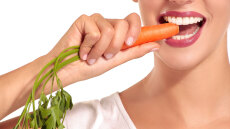 Αυτές οι τροφές καταπολεμούν την ουλίτιδα