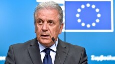 Le Monde: Ο Αβραμόπουλος υποψήφιος για τη θέση του ειδικού απεσταλμένου της Ε.Ε στην περιοχή του Κόλπου