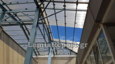 Λαμία: Ο άνεμος «ξήλωσε» σκεπή από το αίθριο του Πανεπιστημίου