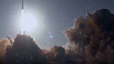 Τμήμα του πυραύλου Falcon Heavy της Space X «επέστρεψε» από το διάστημα για να χαθεί τελικά... σε φουρτούνα!