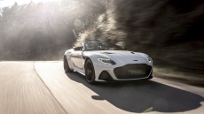 Η Aston Martin ανοίγει την οροφή της DBS Superleggera 