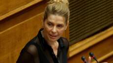 Η Παπακώστα την «πέφτει» με  Σαίξπηρ στον Πολάκη: Θα σε καλούσα σε πνευματική μονομαχία, αλλά βλέπω ότι είσαι άοπλος