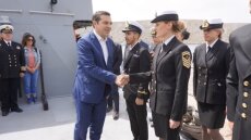 Σε ναυτική βάση στην Κρήτη ο Αλέξης Τσίπρας: «Η ανάσταση της οικονομίας να γίνει και ανάσταση στην καθημερινότητα»