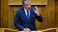 Θεοδωράκης στη Βουλή: Τσίπρας και Μητσοτάκης να κατεβάσουν τους τόνους