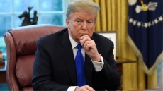 Τραμπ: Δεν θα δεχόμαστε μετανάστες που δεν μπορούν να πληρώσουν την υγειονομική τους περίθαλψη