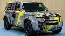 Με ανανεωμένο καμουφλάζ το νέο Land Rover Defender