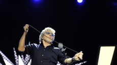 «Άντε γ@@@θείτε!»: Γιατί «τα έχωσε» στους θεατές της συναυλίας του ο frontman των The Who;