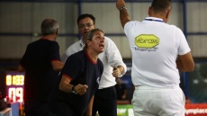 Βίντεο: Συνοδεία αστυνομικών αποχώρησε η Αλεξία Καμμένου από τον πάγκο της Βουλιαγμένης!