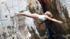 Margot Robbie: Οι τολμηρές βουτιές που κόβουν την ανάσα