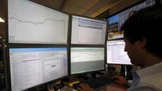 Το 10ετές ελληνικό ομόλογο έπεσε στο 3% μετά τη συντριβή του ΣΥΡΙΖΑ 