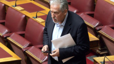 Σοκάρει ο θάνατος του Γιάννη Μανώλη: Κατέρρευσε μετά από μπάνιο στη θάλασσα