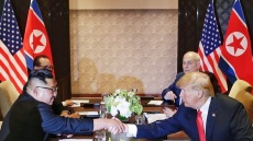 Ο Τραμπ έλαβε μια «πολύ θερμή, υπέροχη επιστολή» από τον Κιμ