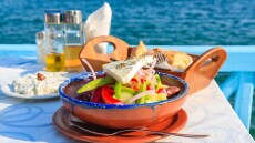 Διακοπές... παρέα με τη ζυγαριά: Έρευνα δείχνει ότι το καθημερινό ζύγισμα μάς κρατά σε φόρμα