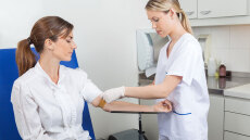 Εξέταση αίματος: Δερματικό επίθεμα βάζει τέλος στον φόβο της βελόνας