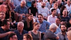 Κυριάκος Μητσοτάκης: Στη συναυλία των Jethro Tull στο Ηρώδειο με την κόρη του