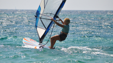 Κεφαλονιά: Η 81χρονη σέρφερ είναι έτοιμη για το Γκίνες