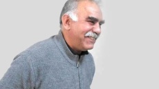 Ο Ιταλός φαρσέρ του Twitter ξαναχτύπησε: Έβαλε τον Αλκιβιάδη Στεφανή να ανακοινώσει τον «θάνατο» του Οτσαλάν