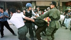 Πυρά κατά φοιτητών στην Ονδούρα από τη στρατιωτική αστυνομία