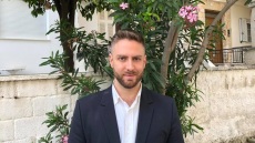 Το Τζέισον Αντιγόνη ξύρισε το κεφάλι του... ΣΥΡΙΖΑ