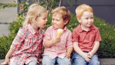 Πέντε τρόποι να αντιμετωπίσετε το παιδί που ζηλεύει