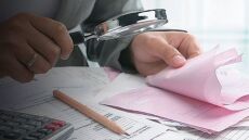 Κρας τεστ: Οι προτάσεις ΣΥΡΙΖΑ και Ν.Δ. για τη φορολογία