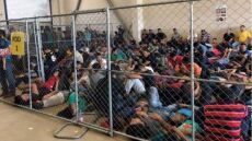 ΗΠΑ: «Βραδυφλεγής βόμβα» ο συνωστισμός στα κέντρα κράτησης μεταναστών, λένε επιθεωρητές