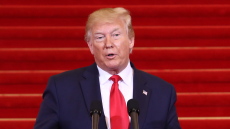 Ημέρα Ανεξαρτησίας και... «υπηκοότητας» στις ΗΠΑ: Αψηφά το δικαστήριο ο Τραμπ