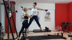 Η Ελένη Τσαγκά κάνει πιλάτες με την personal trainer της Αντζελίνα Τζολί  