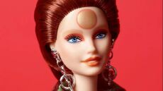 Έτοιμη η Barbie για το ανδρόγυνο alter ego του Ντέιβιντ Μπάουι