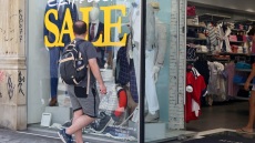 Θερινές εκπτώσεις 2019: Ανοιχτά σήμερα, Κυριακή τα καταστήματα – Δείτε το ωράριο