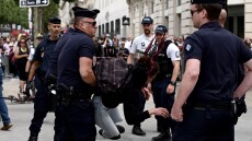 Γαλλία: Επεισόδια διαδηλωτών και αστυνομίας στους εορτασμούς της Ημέρας της Βαστίλης