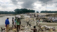 Απόλυτο δράμα στη Νότια Ασία - 270 οι νεκροί από τον μουσώνα