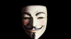 Με μάσκα των Anonymous και κράνος διέρρηξαν το ΙΚΑ Βόλου!