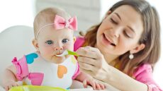 Προειδοποίηση ΠΟΥ: Υπερβολική ζάχαρη περιέχουν οι βρεφικές τροφές