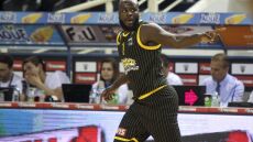 Ντελρόι Τζέιμς κατά μπασκετικής ΑΕΚ: «Πληρώστε τα χρωστούμενα»