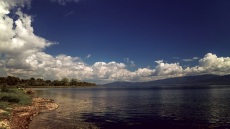 Με τσάπα έσκαβε αναζητώντας αρχαία στην Τριχωνίδα 