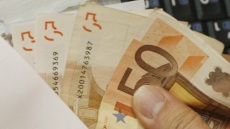 Γερμανία: Δωρεές άνω των €200 χιλιάδων σε ρευστό σε ιδρύματα από μυστηριώδη ευεργέτη