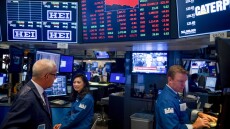 Wall Street: Νέο διπλό ρεκόρ για S&P 500 και Nasdaq με φόντο τις αυξημένες προσδοκίες για τη Fed
