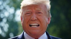 Επίσκεψη Τραμπ στο Τέξας μετά το μακελειό: «Είμαι πολύ δημοφιλής εδώ»