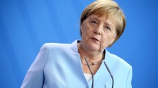 Γερμανία: Στο στόχαστρο Μέρκελ και Κραμπ Καρενμπάουερ γιατί πήγαν στις ΗΠΑ με διαφορετικά αεροσκάφη