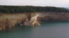 Είχε... άγιο μια ομάδα κωπηλατών στο Μίσιγκαν - Βράχοι έπεσαν δίπλα στο καγιάκ τους