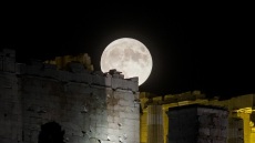 Αυγουστιάτικη Πανσέληνος: Άνοιξαν αρχαιολογικοί χώροι και μουσεία