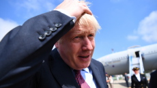 Μπόρις Τζόνσον κατά Τουσκ: Θα μείνει ο «κύριος χωρίς συμφωνία», αν μου αρνηθεί