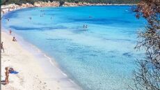 Στην Σαρδηνία προσλαμβάνουν φύλακες για την άμμο!